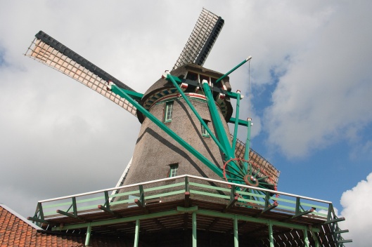Windmill "steering wheel"